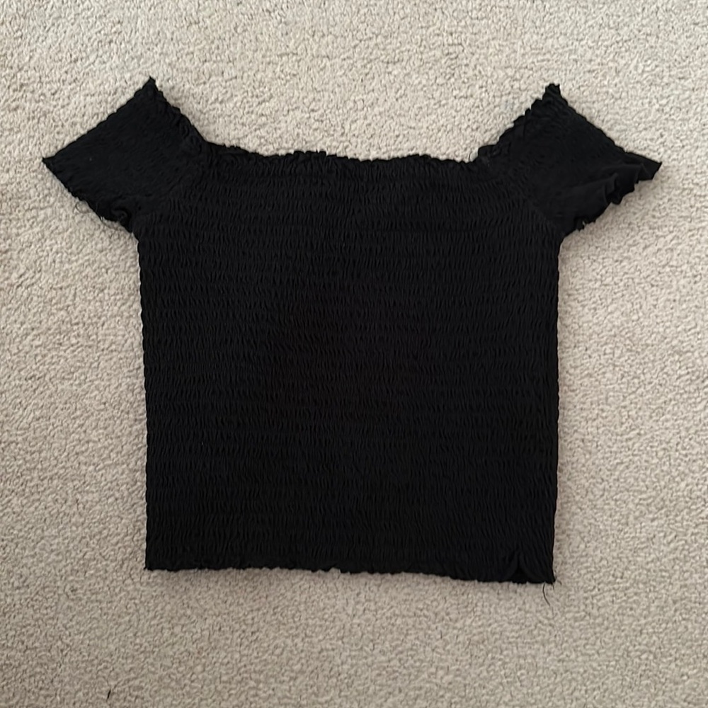 Ruched pattern black crop top